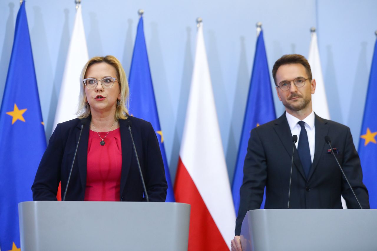 Ruszyło składanie wniosków o pomoc. Rząd zapowiedział też nowy program