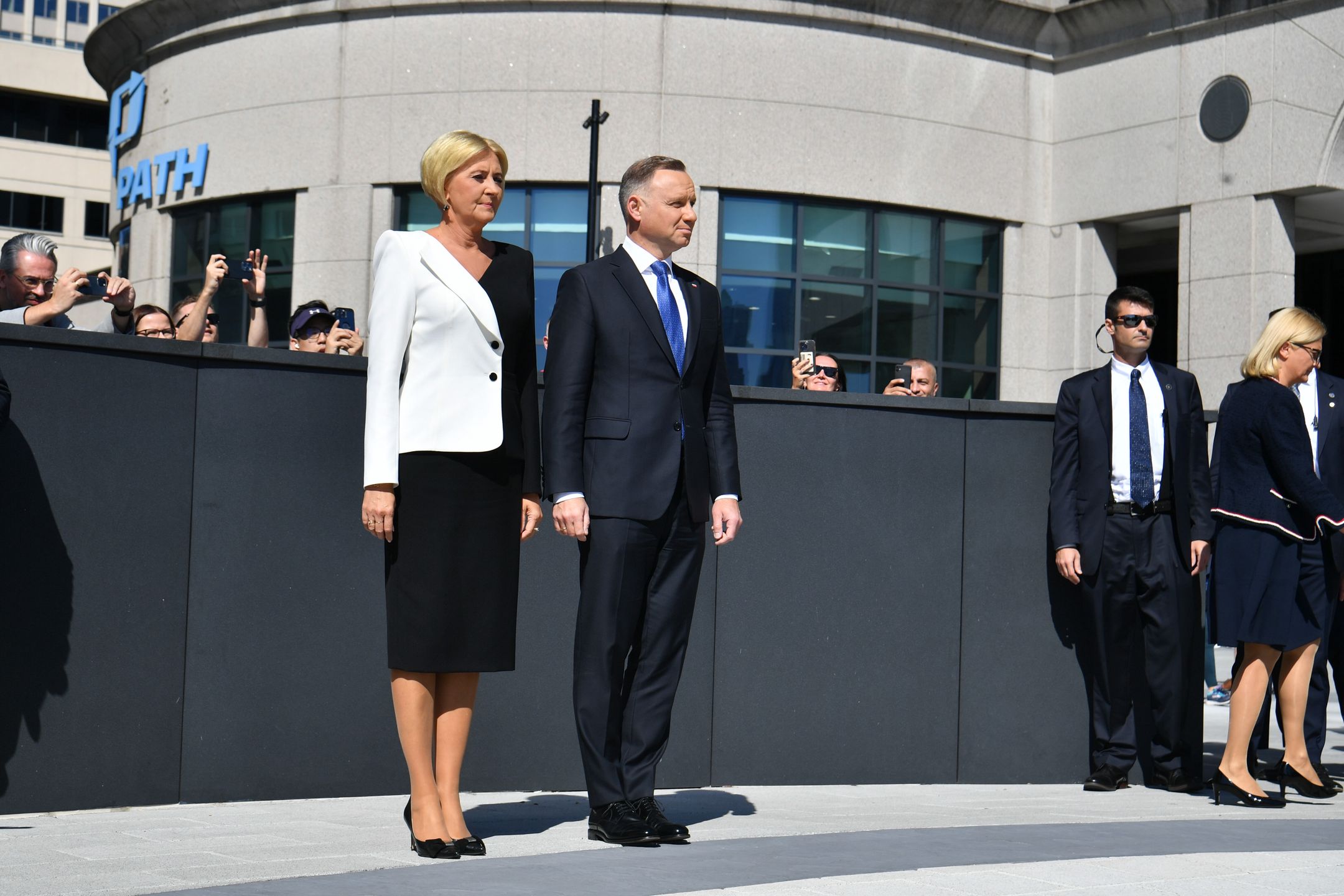 Agata Kornhauser-Duda postawiła na czerń i biel 