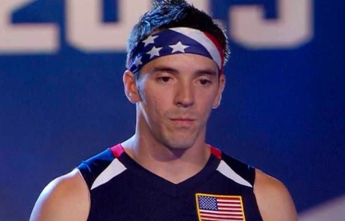 Zwycięzca "American Ninja Warrior" oskarżony o pedofilię. Policja zabrała go z domu