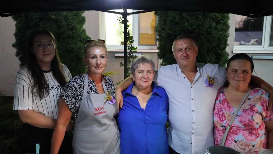 Wieczorem na placu przy Wiejskim Domu Kultury odbyła się biesiada dożynkowa