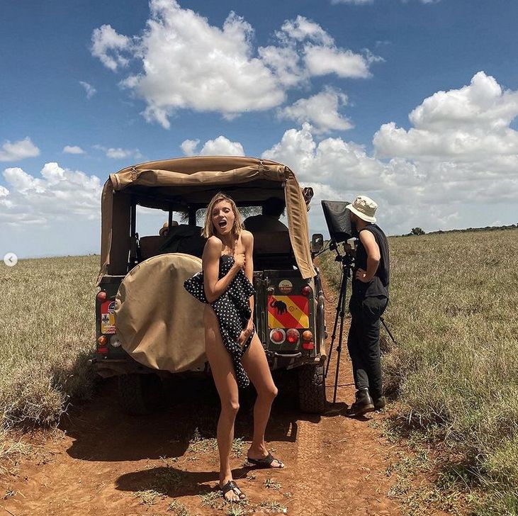 Anja Rubik pokazuje nagie pośladki na safari