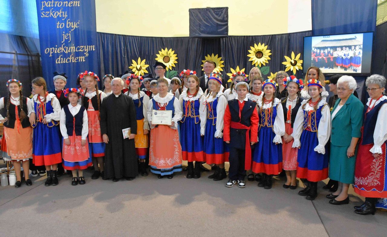 Sławsk Wielki: Uroczystość z okazji 10-lecia nadania imienia Marii Patyk Szkole Podstawowej