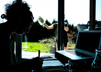 Praca zdalna ma drugie oblicze. Oto jak wykańcza nas stres