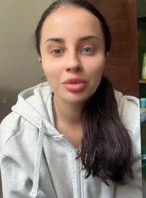 Fagata pokazała nowe mieszkanie. W toalecie jest Wojtek Gola