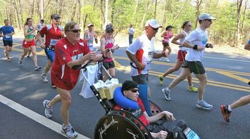 Ojciec pchał syna przez 72 maratony. Hoytowie złamali bariery