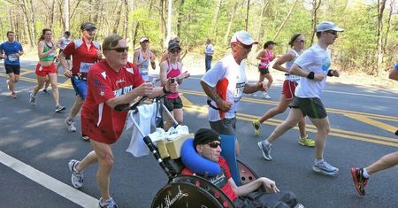 Ojciec pchał syna przez 72 maratony. Hoytowie złamali bariery