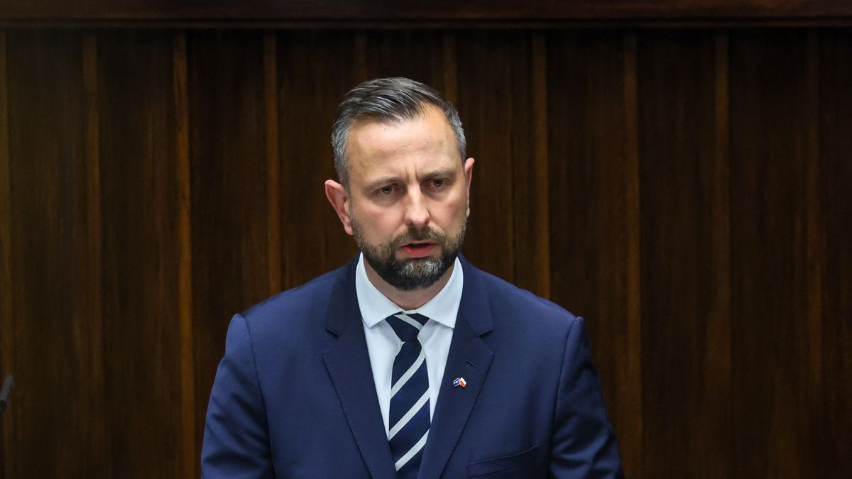 Warszawa, 11.09.2025. Wicepremier, minister obrony narodowej Władysław Kosiniak-Kamysz przemawia podczas posiedzenia Sejmu w Warszawie, 11 bm. Szef MON przedstawił informację nt. naruszenia przez rosyjskie bezzałogowce przestrzeni powietrznej terytorium RP. (ad) PAP/Leszek Szymański