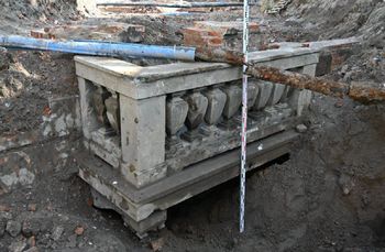 Remont łącznicy w Warszawie. Trafili na zabytkowy balkon