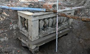 Remont łącznicy w Warszawie. Trafili na zabytkowy balkon