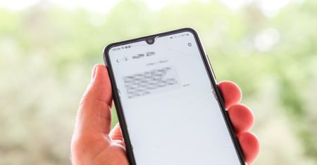 Polacy dostają tajemnicze SMS-y. RCB wydało pilny alert przed wyborami