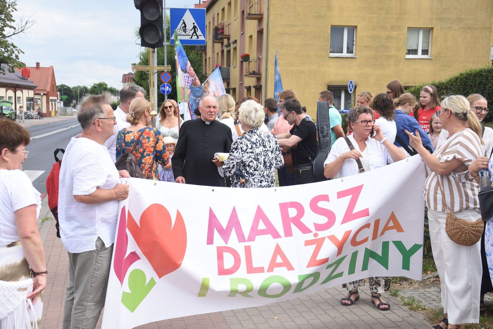 Ulicami Śremu przeszedł Marsz dla Życia i Rodziny. Ks. Marian Brucki: Chwała Bogu, że jesteście i ratujecie honor naszego miasta [zdjęcia]