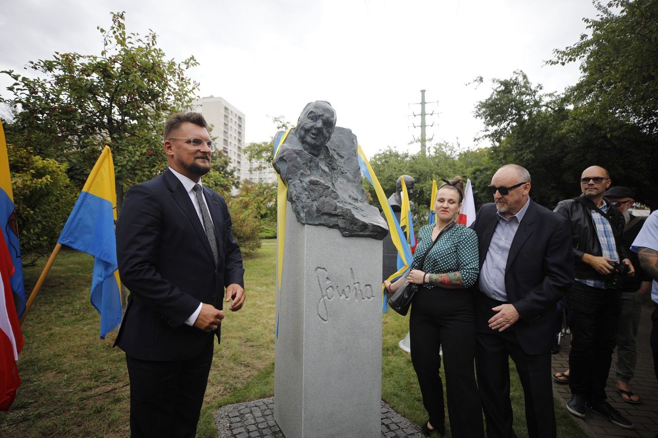 Katowice: Erwin Sówka upamiętniony. Nowa rzeźba w Galerii Artystycznej