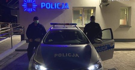 Policjanci eskortowali rodzącą kobietę. Dostali podziękowania na antenie