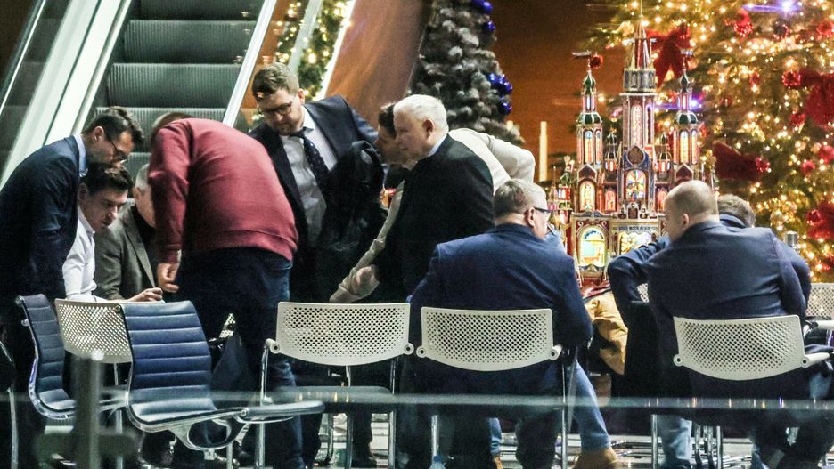 Politycy PiS w siedzibie TVP przy Woronicza