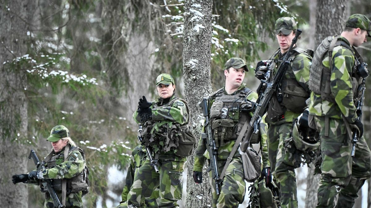 Ksi??niczka Wiktoria ?wiczy ze szwedzkimi marines
Mandatory Credit: Photo by Christine Olsson/TT/Shutterstock (14936649g)
Crown Princess Victoria of Sweden during a training exercise with The 1st Marine Regiment (Swedish: Stockholms amfibieregemente, Amf 1) of the Swedish Armed Forces at the Berga Naval Base in Stockholm, Sweden, November 22, 2024.
Crown Princess Victoria Berga, Stockholm, Sweden - 22 Nov 2024
Christine Olsson/TT/Shutterstock