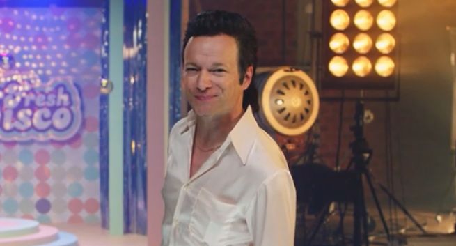 Maciej Stuhr pokazuje „dekady świeżości” w kampanii Tic Taca (wideo)