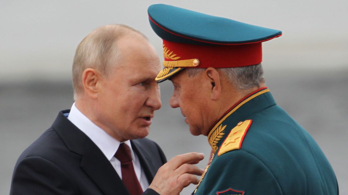 Władimir Putin i minister obrony Siergiej Szojgu
