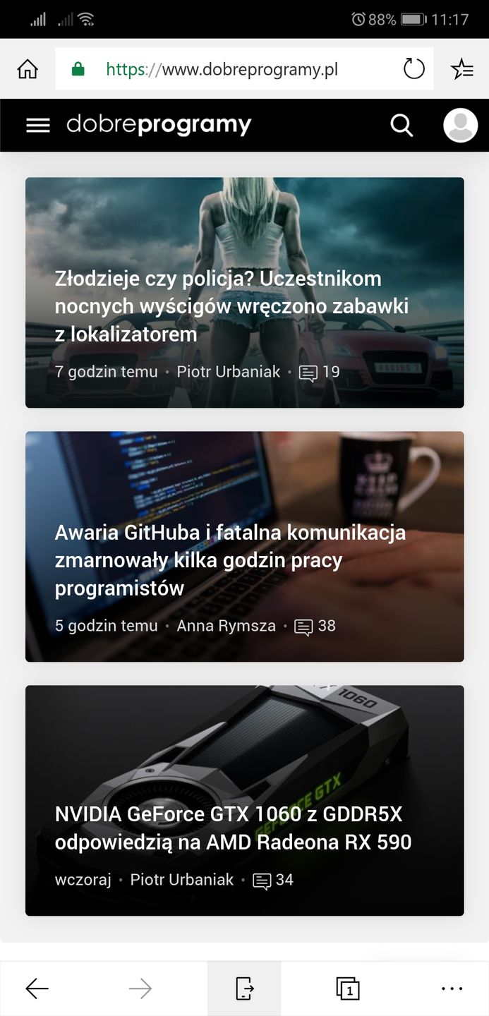 W Microsoft Edge na Androidzie karty można wysłać na komputer dzięki niewielkiej ikonie na dole ekranu.