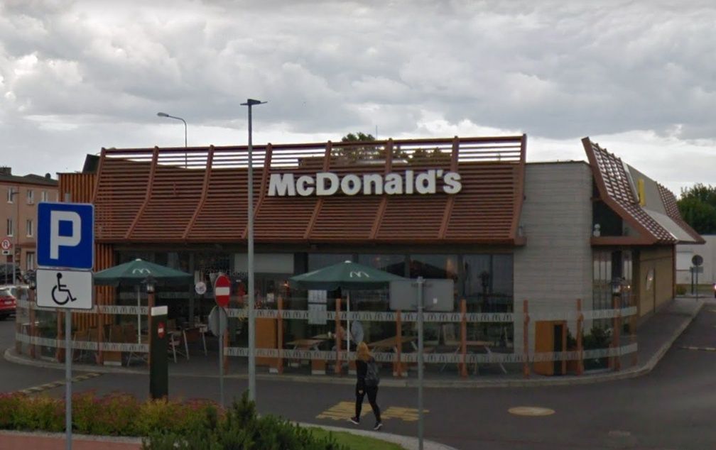 Koronawirus. Polska. COVID-19 w McDonald’s przy ul. Rzecznej w Poznaniu (Fot.: maps.google.pl)