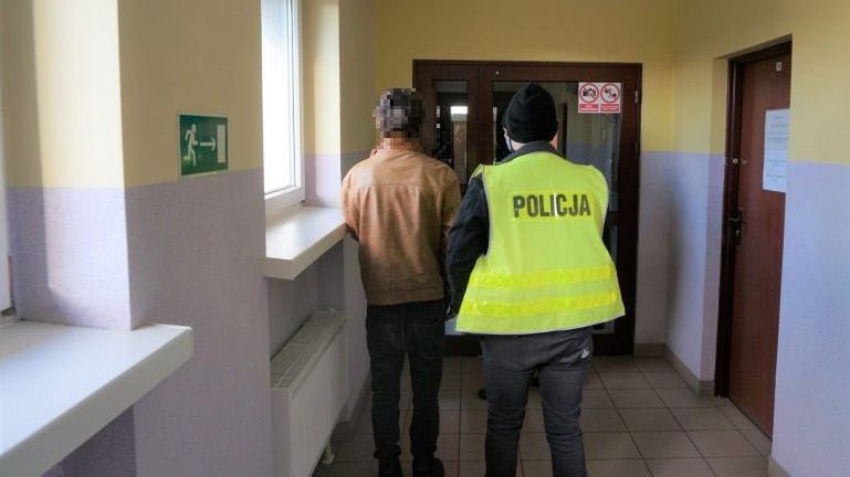 Śląskie. 23-letni Adam G. jest oskarżony m.in. o uszkodzenie elewacji kościoła św. Mikołaja w Lublińcu.