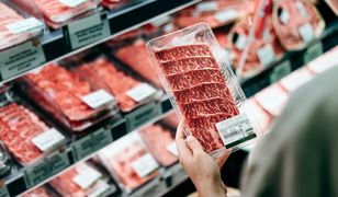 Gdzie wyrzucić opakowanie po mięsie? Niektórzy robią to źle