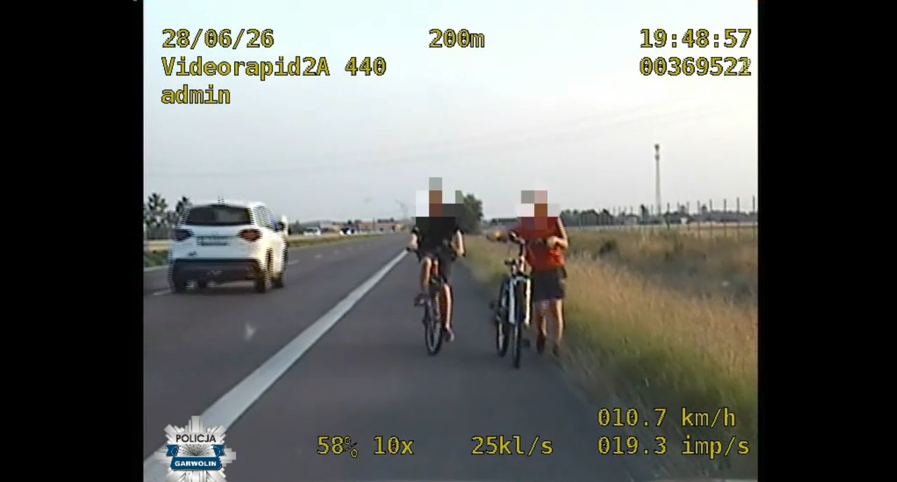 Dwaj chłopcy jechali rowerami drogą ekspresową. Policję zaalarmowali kierowcy
