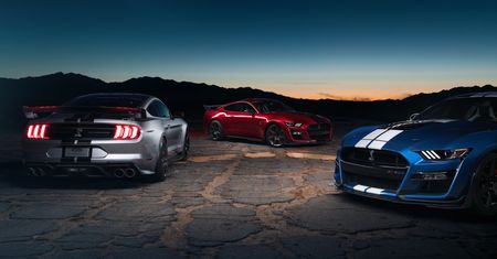 Nowy Ford Shelby Mustang GT500 na tle poprzedników. Czuję, że Carroll Shelby byłby dumny