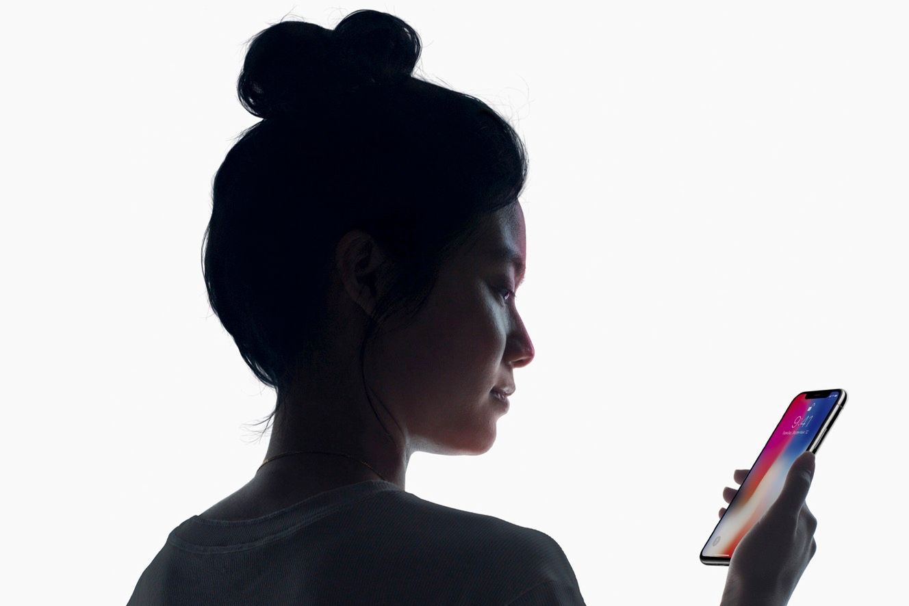 iPhone X oficjalnie. "On nie ma ekranu, on jest ekranem" 6