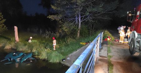 Koszmarny wypadek pod Szczytnem. Auto wpadło do rzeki, zginęły trzy osoby