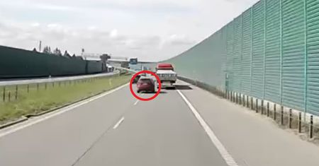 Szokujące nagranie z autostrady A1. Tak doszło do zderzenia samochodów