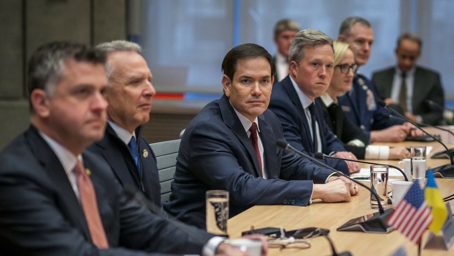 Temporary
TOPSHOT - US Secretary of State Marco Rubio (C), next to US special envoy Steve Witkoff (2nd L), faces the Ukrainian delegation during discussions on a US plan to end the war in Ukraine at the US Mission in Geneva, on November 23, 2025. US Secretary of State Marco Rubio arrived in Geneva on November 23, 2025 morning for discussions on a US plan to end the Ukraine war, after Washington signalled room for negotiation on the controversial proposal. Ukrainian, European and Canadian officials were also gathering in the Swiss city. (Photo by Fabrice COFFRINI / AFP)
FABRICE COFFRINI