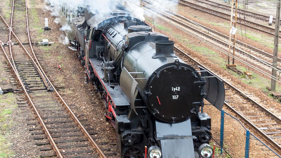 Pierwszy zabytkowy pociąg retro pociąglokomotywą parową Ty42-107