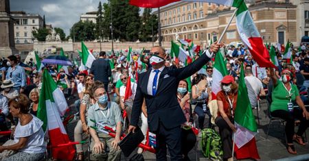 Koronawirus. Włosi mają dość. Protestują przeciwko nowym obostrzeniom