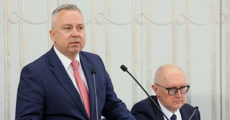 Poparł kontrowersyjną ustawę. Senator wyrzucony