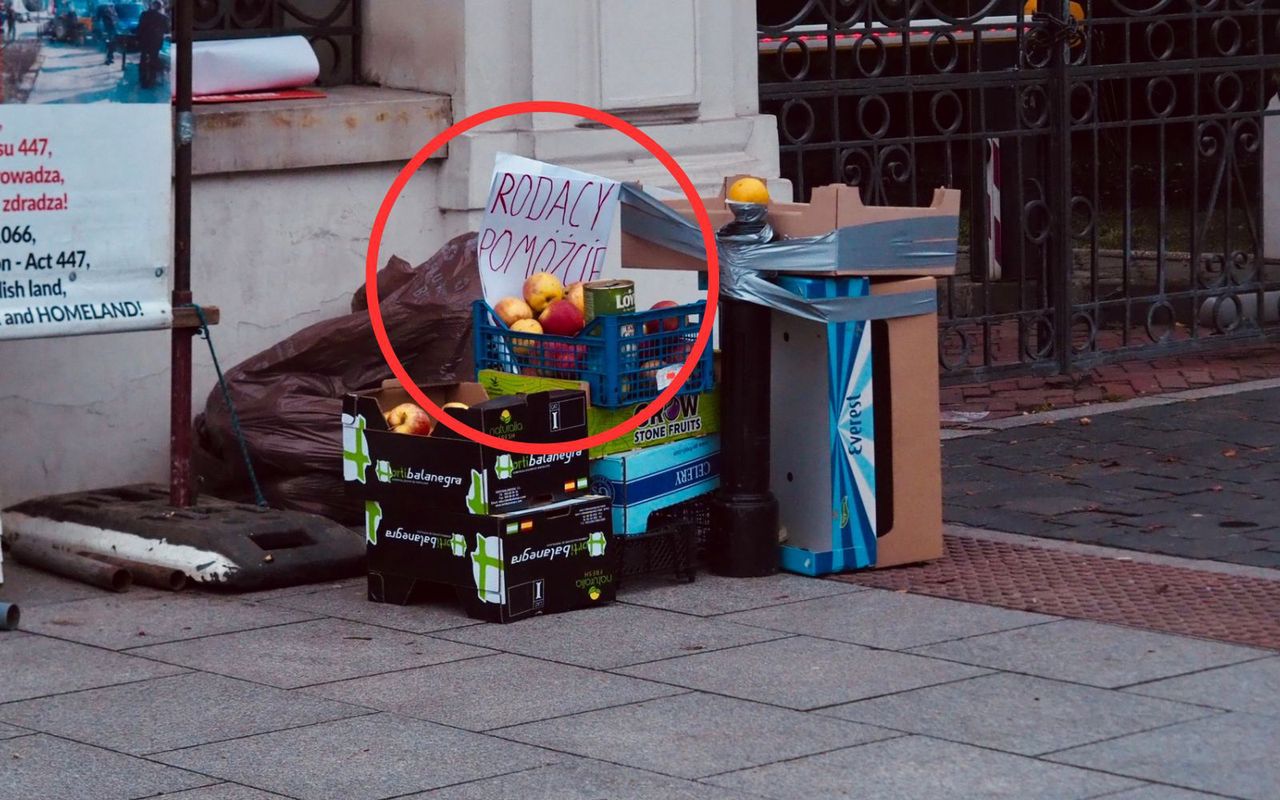 Szła na Marsz Niepodległości. Nagle zobaczyła kartkę. Aż się zatrzymała