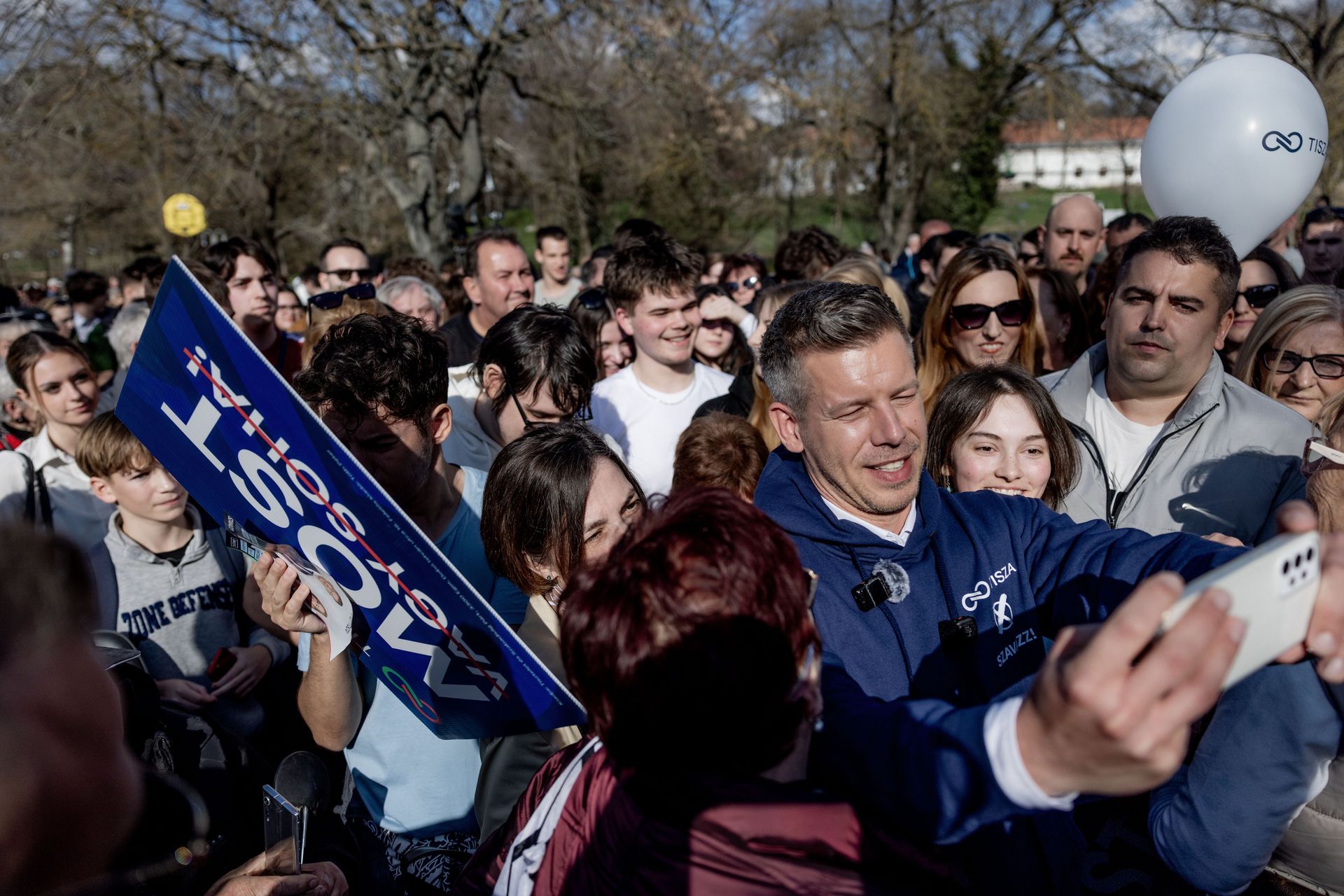 Rekordowa liczba Węgrów zagłosuje za granicą. Opozycja może zyskać