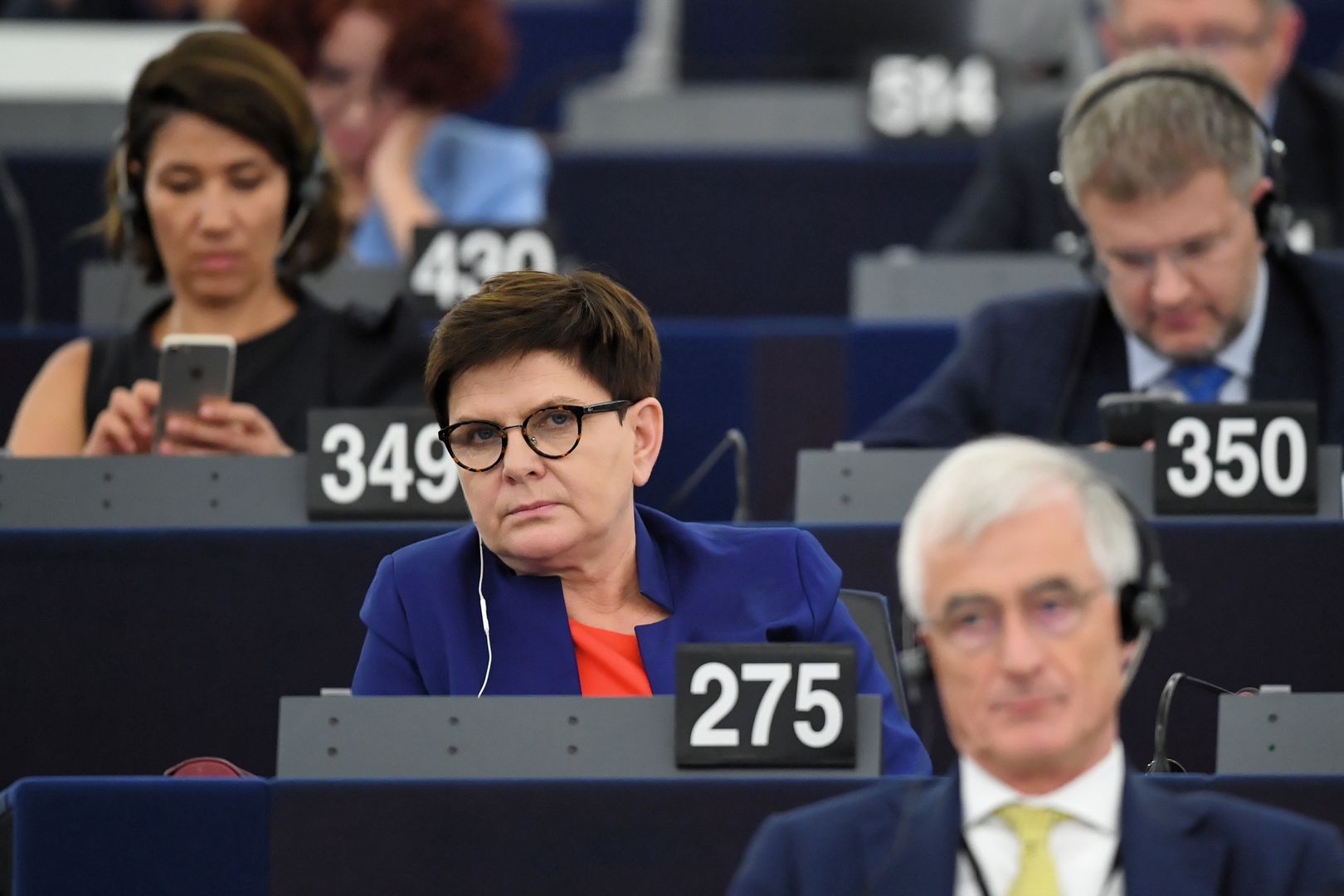 Beata Szyd�o
Strasburg, Francja, 03.07.2019. Eurodeputowana Beata Szyd�o (2L) w Parlamencie Europejskim w Strasburgu, 3 bm. (aldg) PAP/Radek Pietruszka
Radek Pietruszka
Beata Szyd�o, eurodeputowani, eurodeputowany, europarlamentarzysta, europose�, europos�owie, parlament, Parlament Europejski, pierwsza, plenarna, polityk, polityk polityka, polityka, pos�owie, sesja