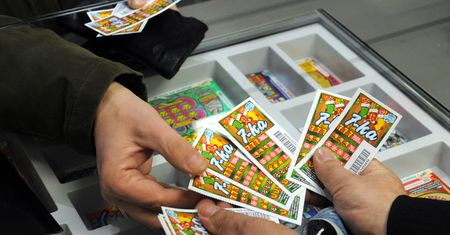 Ukradł 591 zdrapek. Nic nie wygrał, stanie przed sądem