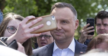 "To, że masz smartfona jeszcze nie oznacza, że korzystasz z utworów". Ostrożnie z takimi deklaracjami [OPINIA]