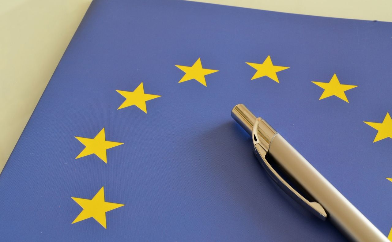 Sztuczna inteligencja pod lupą. Unia Europejska wprowadza nowe regulacje