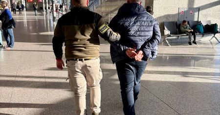 Z samolotu prosto na komendę. Polak ukrywał się w Anglii