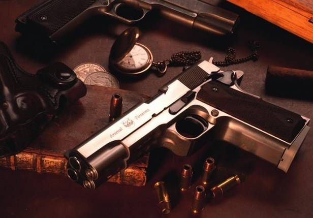 Spełniony sen gangstera-gadżeciarza. Pistolet jak myśliwska dwururka [wideo] 2