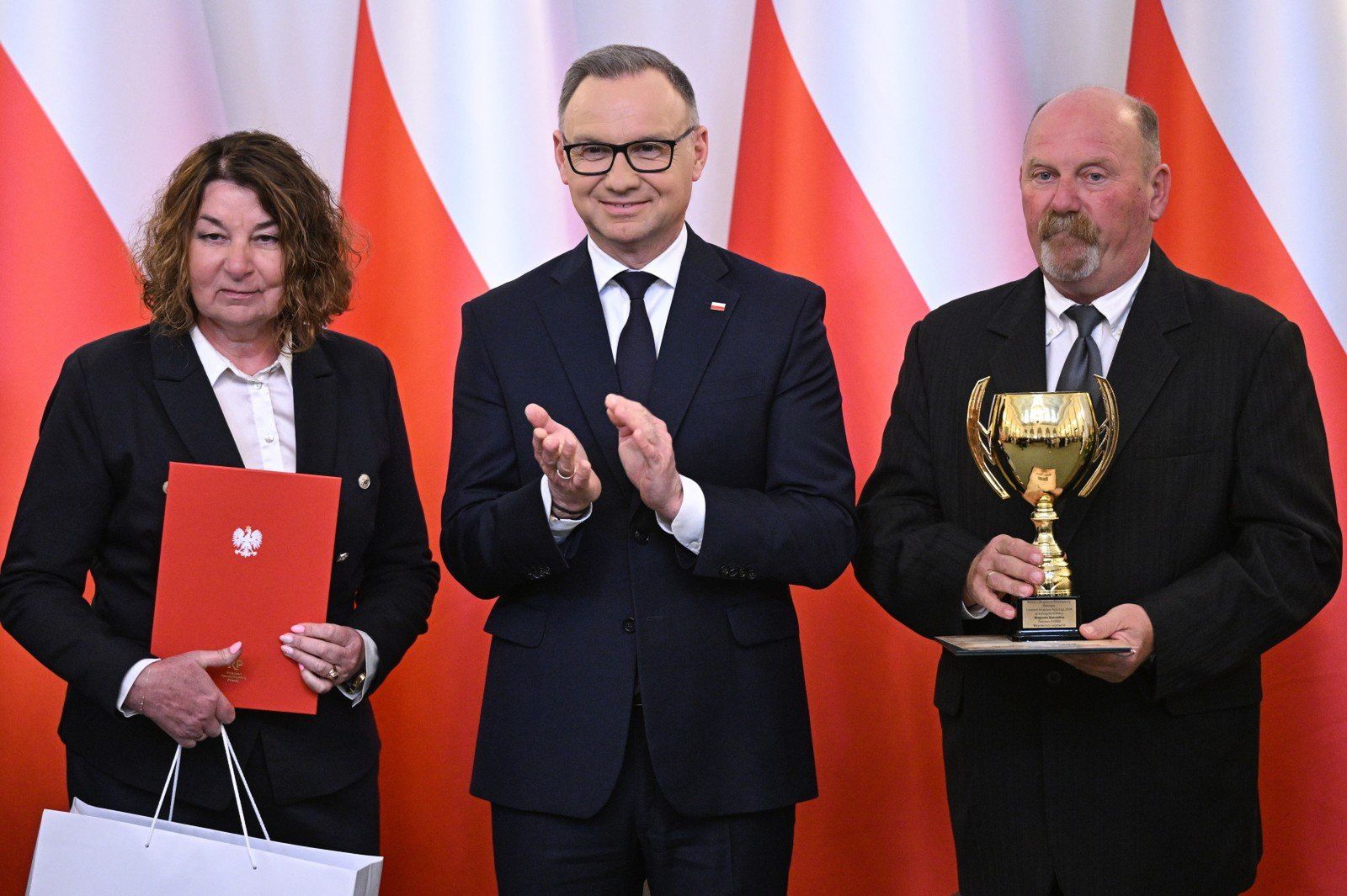Prezydent RP Andrzej Duda i pierwsza dama Agata Kornhauser-Duda na gali AgroLigi 2024 w Pałacu Prezydenckim w Warszawie z laureatami