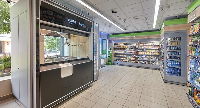 Hot dogi będzie można kupić w Żabkach bez personelu. Zrobi je robot