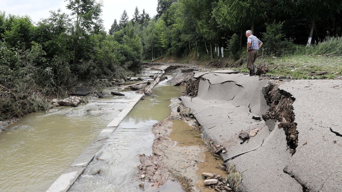 Zalane tereny po intensywnych opadach deszczu w Świdniku