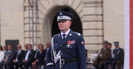 Pożegnanie komendanta. "Szczury pierwsze z tonącego okrętu uciekają"