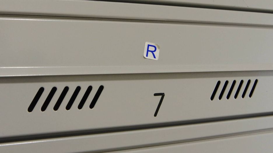 Co oznacza "R" na skrzynce pocztowej?