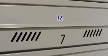 Co oznacza litera "R" na skrzynce pocztowej? Wiele osób jest w błędzie