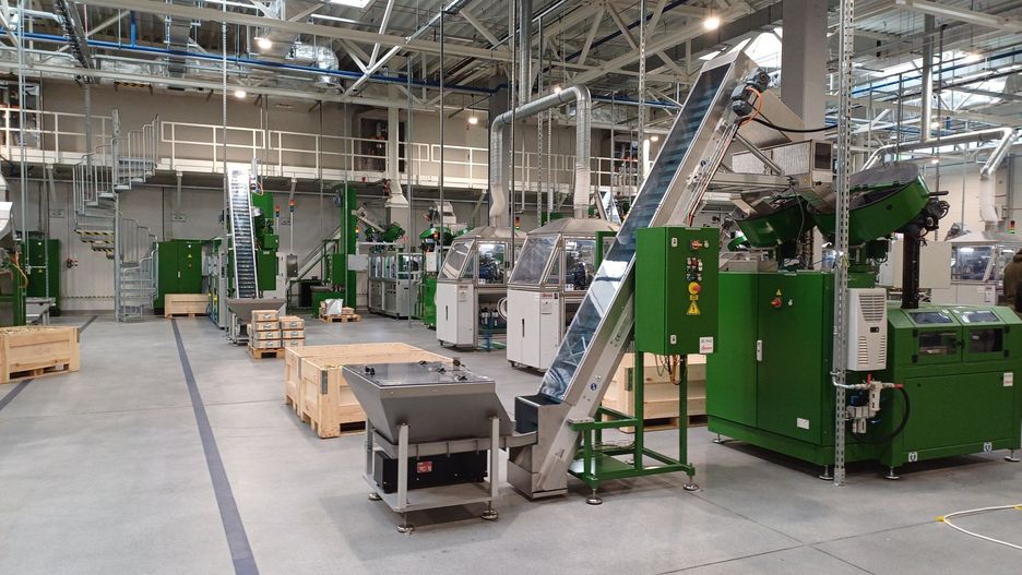 Grupa Niewiadów podpisała warty miliony kontrakt z Agencją Uzbrojenia na dostawy min sygnalizacyjnych Płomień dla Sił Zbrojnych RP. Umowa obejmuje produkcję od 24,5 do 44,5 tys. sztuk w latach 2025–2027.