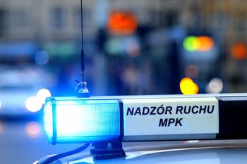 Łódź: Awaria tramwajów na Kurczakach. Pasażerowie do pracy i szkół jadą komunikacją zastępczą